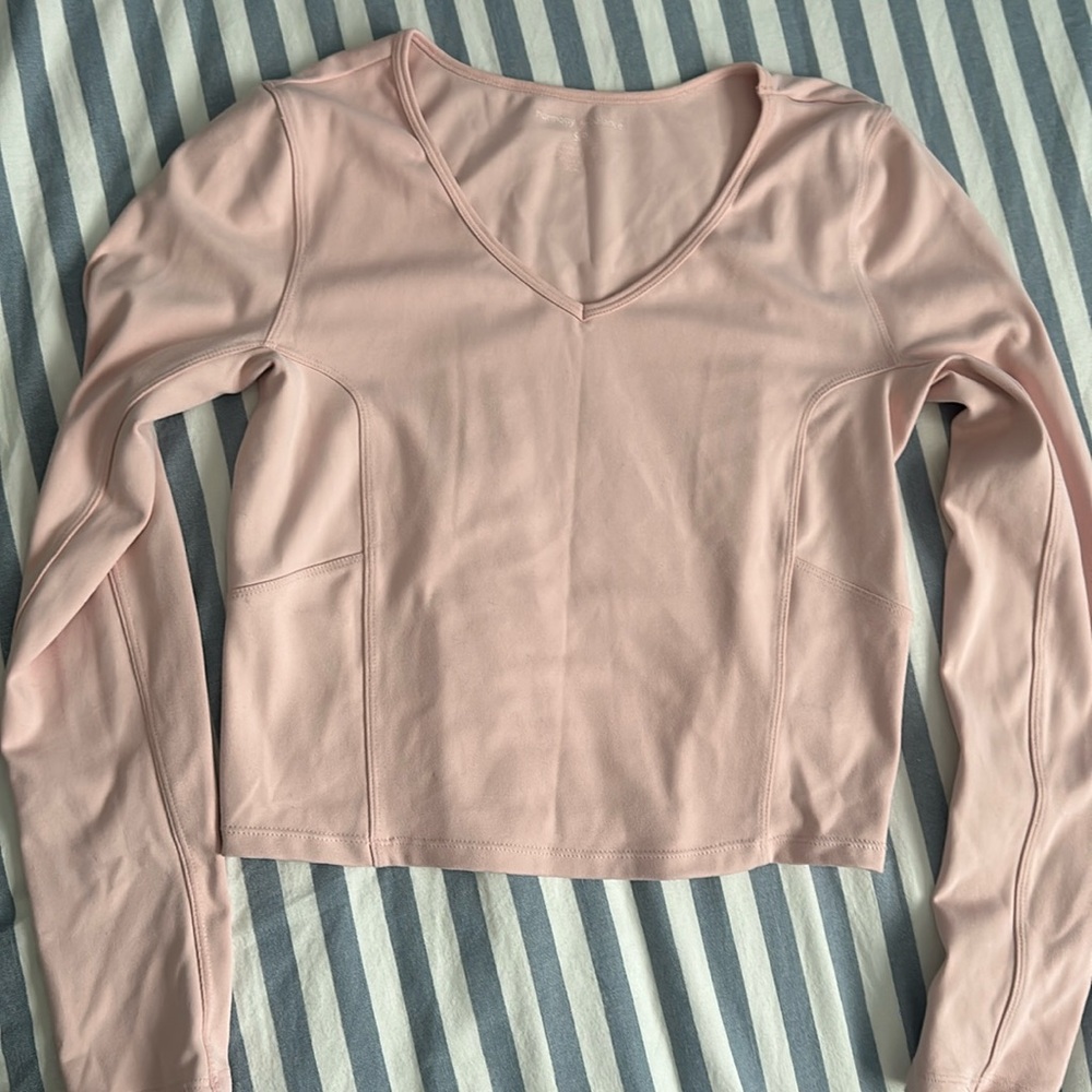 Baby pink workout top! Never worn!!